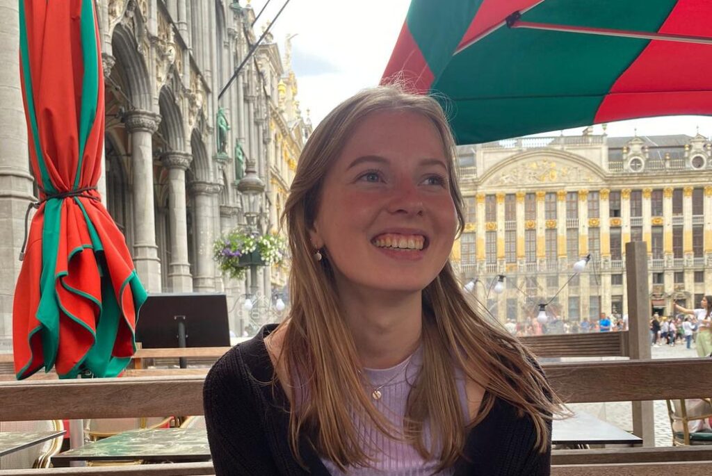 Sara tijdens haar traineeship